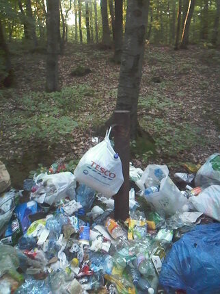 Kulturalnych ludzi wyrzucanie śmieci nie trudzi