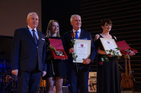Laur dla Kina Światowid