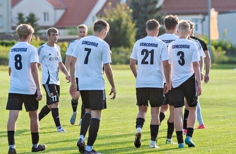 Lider zatrzymany, rezerwy bez punktów