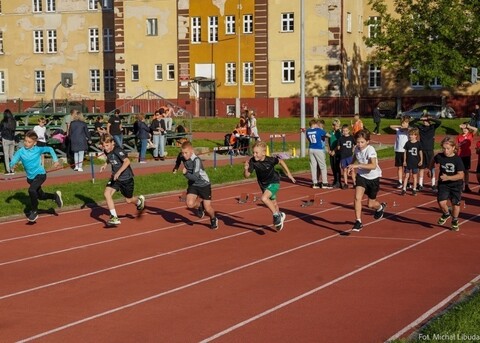 Majówka z lekkoatletyką. Zawody dla dzieci