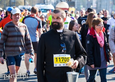 Przebiegł półmaraton jako ksiądz