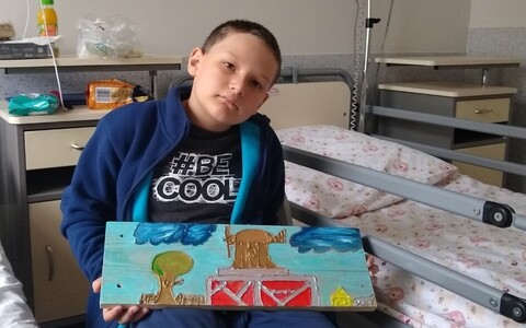 Michał czeka na pomoc