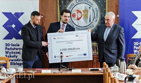 Strumień pieniędzy dla PWSZ
