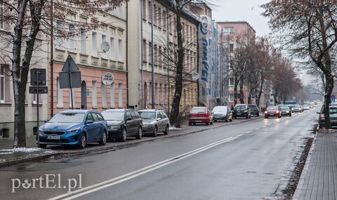 Sam budynek to nie wszystko, czyli tereny wspólnot i ich problemy z parkingami (opinia śladem publikacji) 