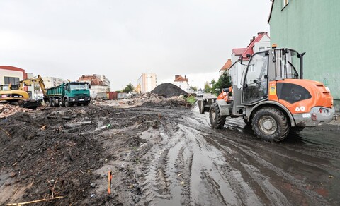 Mieszkają na budowie i mają tego dość