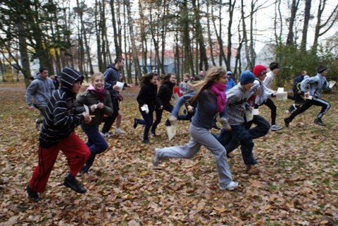 Miłośnicy orienteeringu spotkali się w Parku Modrzewie (biegi na orientację)