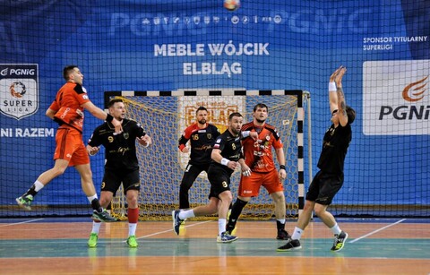 Minimalna przegrana Wójcika w Lubinie (piłka ręczna)