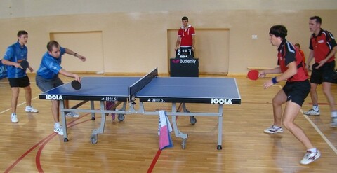Mlexer górą (tenis stołowy)