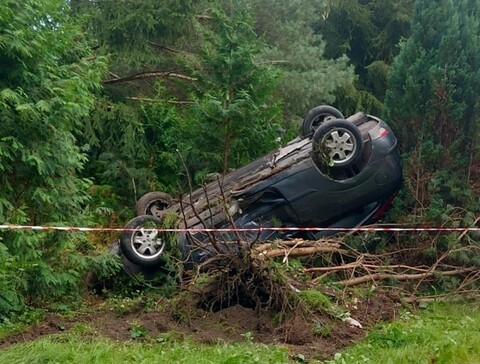 Młodość, alkohol i ford na dachu