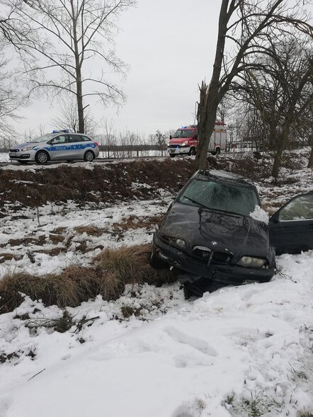 Młody kierowca stracił panowanie nad autem