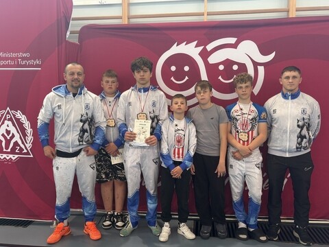 Młodzi zapaśnicy z medalami Mistrzostw Polski