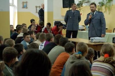 Młodzież pyta - policjanci odpowiadają