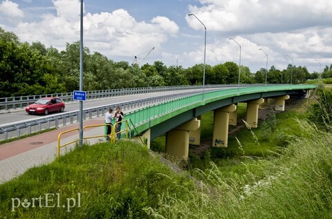 Naprawią most, połatają dziury