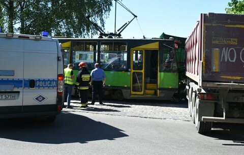 Na Grunwaldzkiej ciężarówka zderzyła się z tramwajem