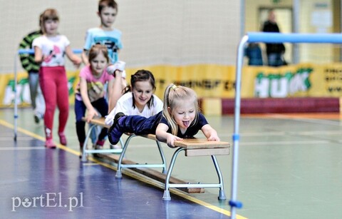 Dzieci zabijają nudę na sportowo