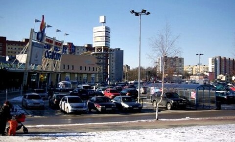 Na miejscu parkingu galeria handlowa
