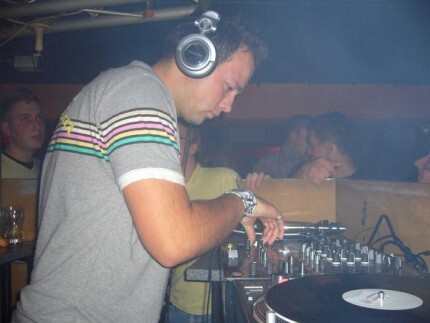 Martin Krause zagra na Booking Deluxe