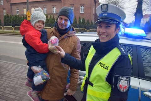 Nagrodą był miś od policjantów