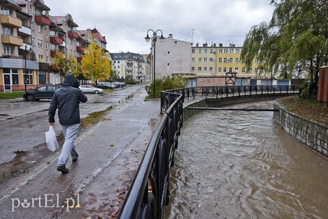 Przybywa wody w Kumieli i rzece Elbląg (aktualizacja) 