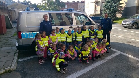 Niebieski tydzień – dzieci poznają pracę policjantów