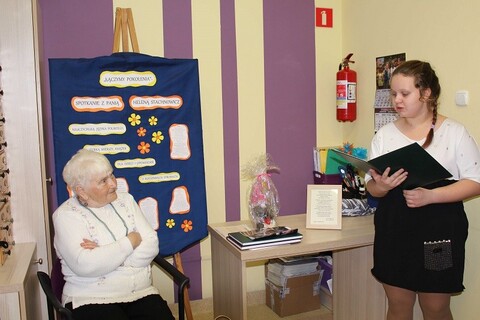 Niezapomniana Babcia Agatka gościem w SP nr 14