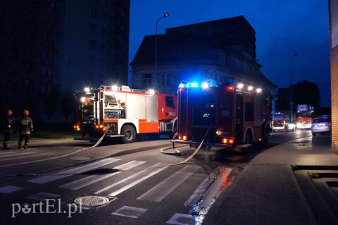 Nocny pożar w zakładzie fryzjerskim