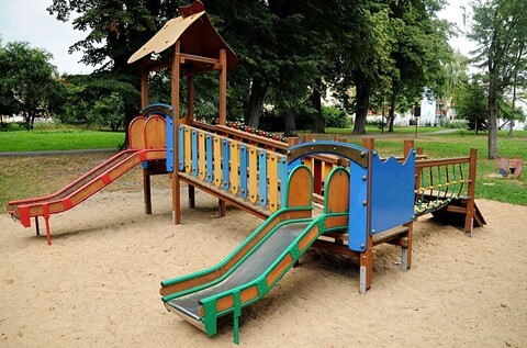 Nowe chodniki i place zabaw