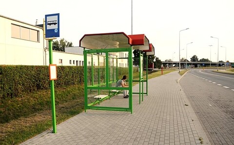 Nowe wiaty przystankowe