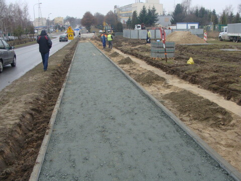 Nowy chodnik i ścieżka na Częstochowskiej