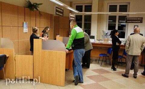 Problemy z systemem PKW. Oficjalne wyniki wyborów będą późno