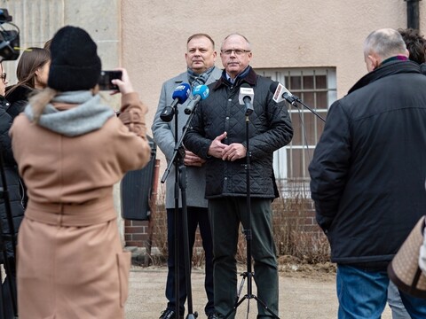 „Skupiamy się na odmrożeniu pieniędzy na port”