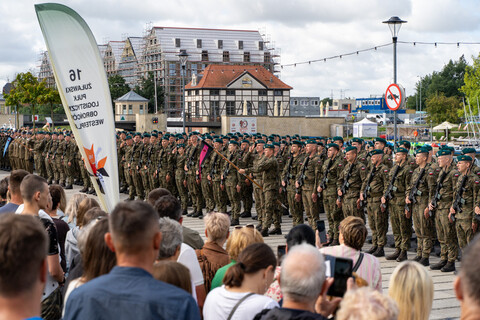 „Od dziecka marzył, by być w wojsku”. Przysięgali na bulwarze