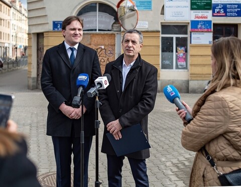 KO pod siedzibą PiS o głosowaniu w Strasburgu