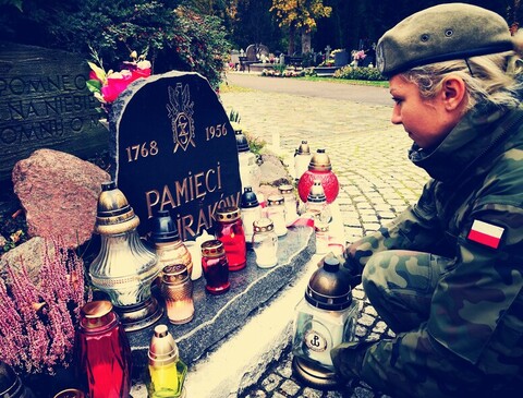 Ojczyzna to ziemia i groby. Narody, tracąc pamięć, tracą życie 