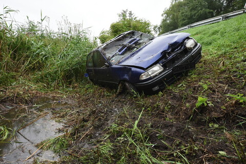 Opel dachował na drodze do Malborka
