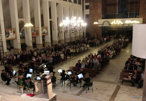 Orkiestra podbiła Łomżę muzyką filmową