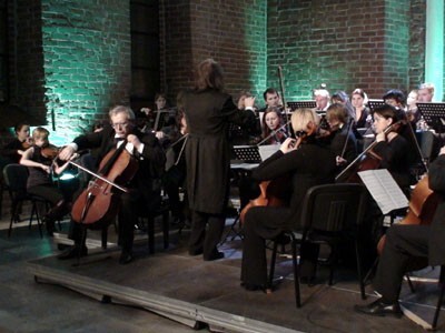 Orkiestra zaczyna koncertować