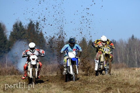 Błoto po kolana, piasek w zębach i adrenalina, która dodaje skrzydeł