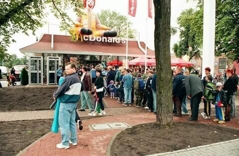 Restauracje, bary i otwarcie McDonald’s. Wspomnienia z lat 90.