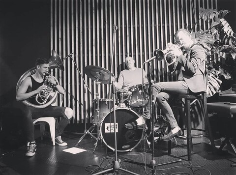Jazzowa jam session na helikonie