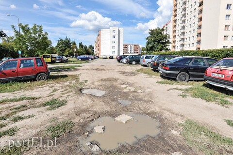 Koniec z dziurami i parkowaniem na trawie