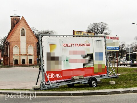 Parkują i reklamują – za jedno i drugie nie płacą