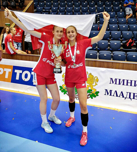 Zawodniczki Startu z medalami