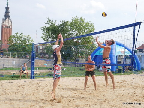 Pierwszy wakacyjny turniej siatkówki plażowej