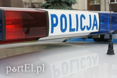 Pijany 18-latek dobijał się do cudzych drzwi