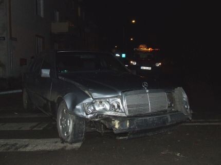 Pijany kierowca rozbił zaparkowany samochód