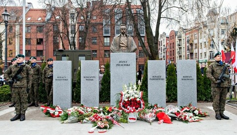 Piłsudski z pomnika dostanie towarzystwo