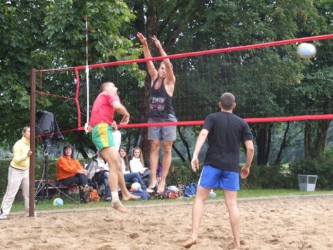 Po raz drugi sportowo na kąpielisku (plażowa piłka siatkowa)