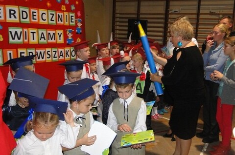 Pierwszaki z „czternastki” po ślubowaniu