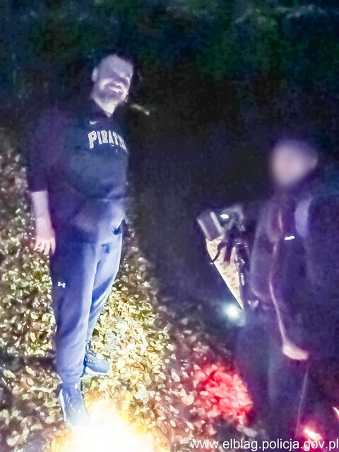 Po służbie uratowali zaginionego w lesie 65-latka